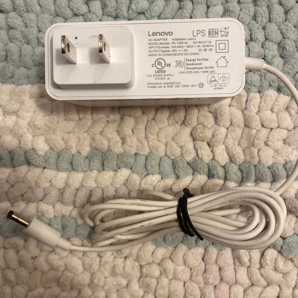 Lenovo MODEL : PA-1300-42 SA18C47124 AC adapter smart display power supply 20v